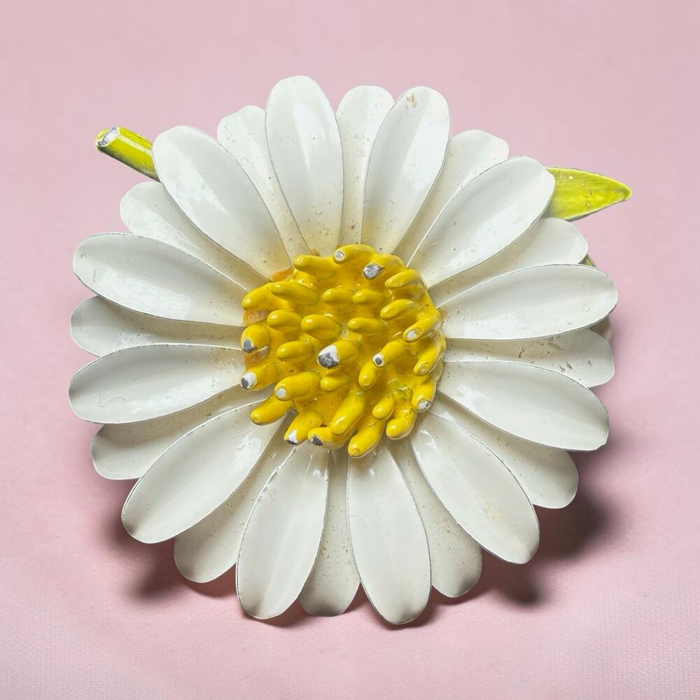White Yellow Enamel Daisy Flower Brooch Pin Green Leaves 1.5 in Mod Retro